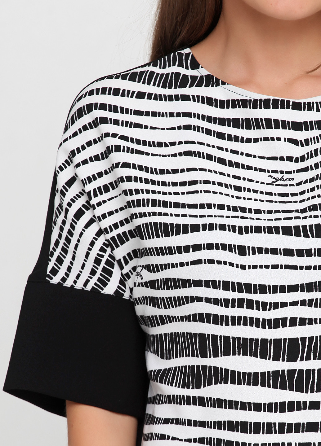 Черно-белое кэжуал платье Sassofono с абстрактным узором