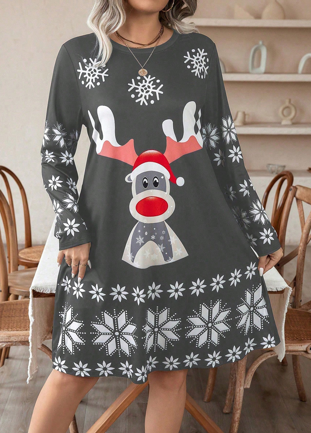 Серое кэжуал платье а-силуэт SHEIN с новогодним принтом