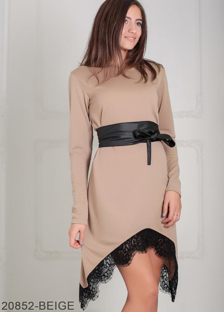 Бежевое кэжуал эффектное свободное платье с удлиненными уголками и гипюром на юбке stima бежевый Podium однотонное