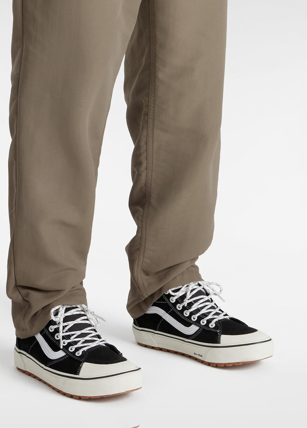 Черно-белые кеды Vans MTE SK8-HI DR WATERPROOF с логотипом, с белой подошвой