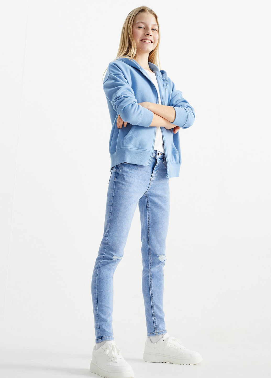 Голубые демисезонные зауженные джинсы C&A