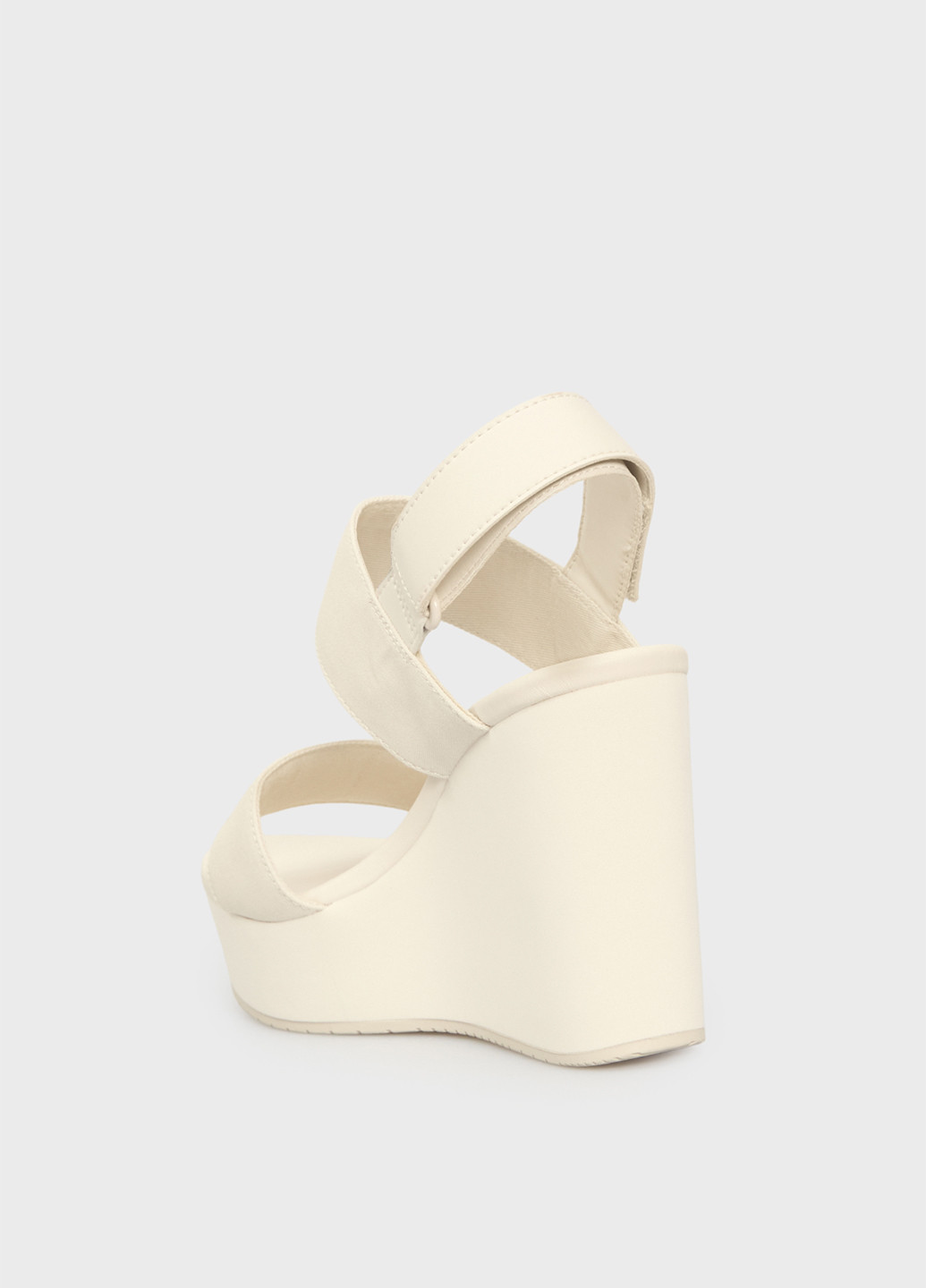 Бежевые босоножки Calvin Klein Jeans на липучке с логотипом