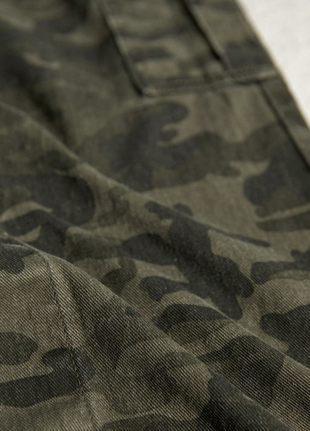 Оливковая (хаки) джинсовая камуфляжная юбка SHEIN карго