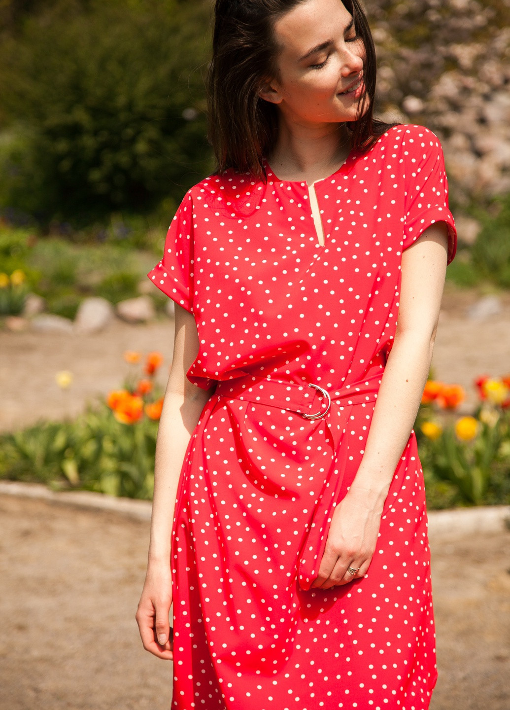 Красное кэжуал платье футляр BeART в горошек