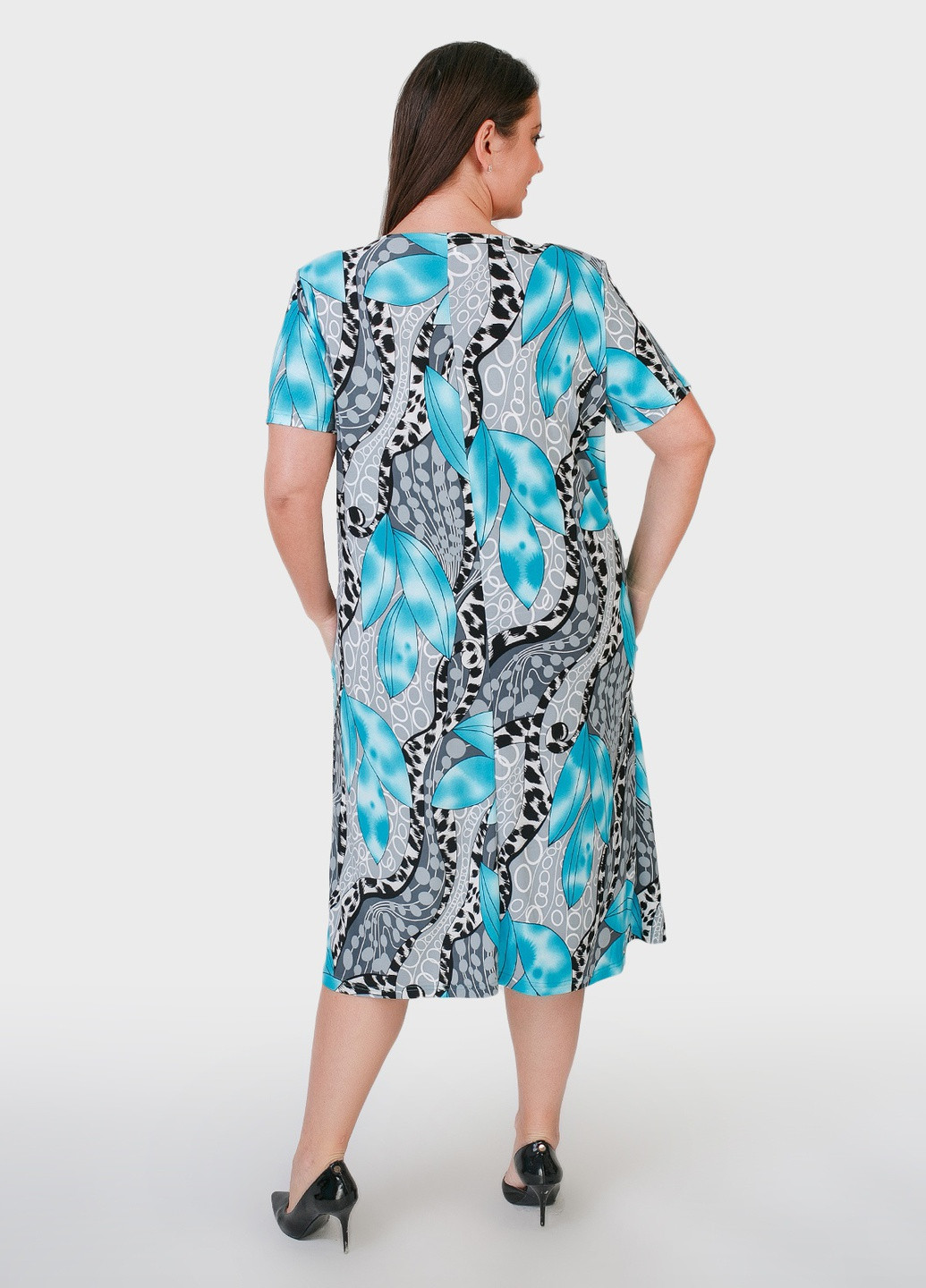 Бирюзовое кэжуал платье трикотажное батал бирюзовое art 00047 BABOCHKA XL Collection с абстрактным узором