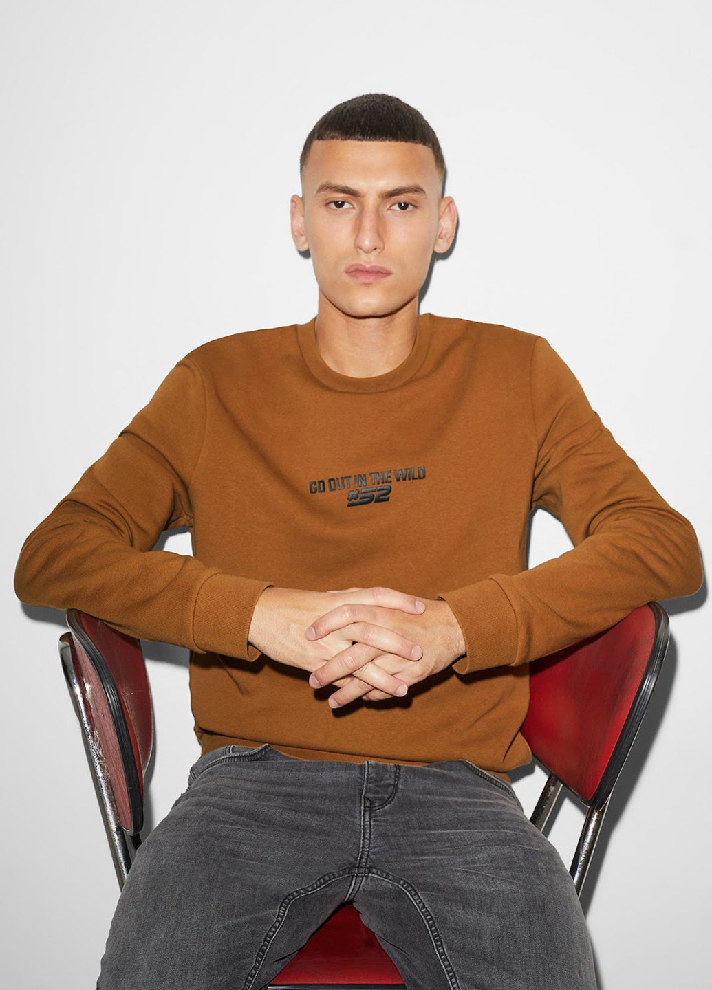 Коричневый свитшот C&A надпись без декора (322987249)