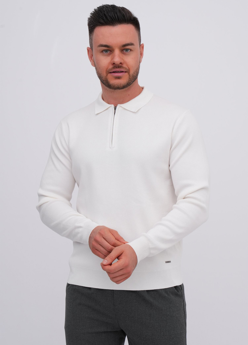 Білий демісезонний светр K.O.R