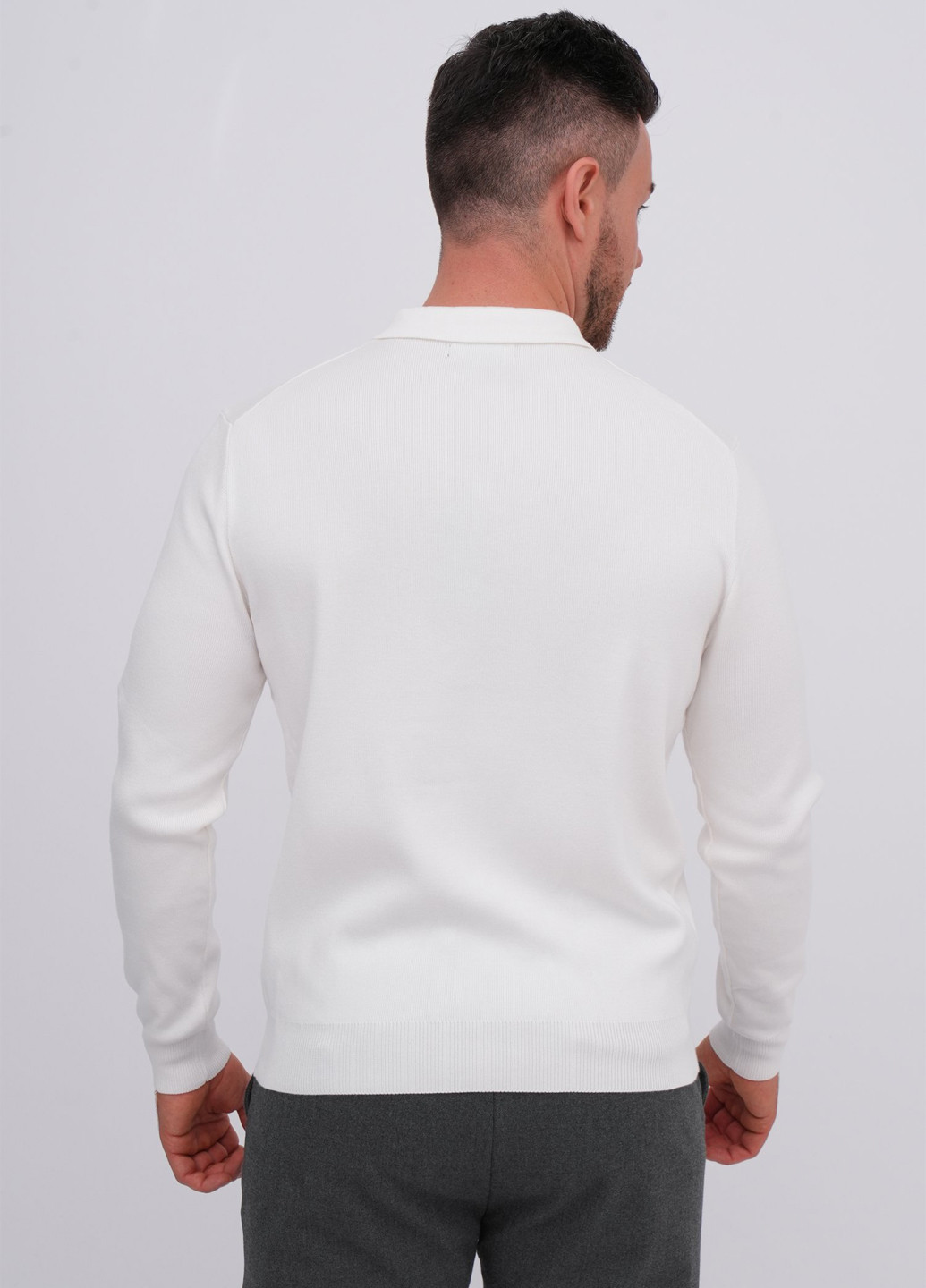 Білий демісезонний светр K.O.R