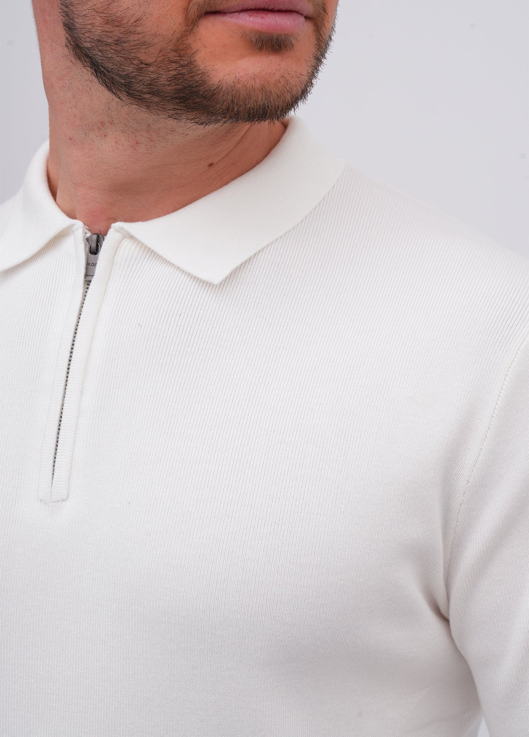 Білий демісезонний светр K.O.R