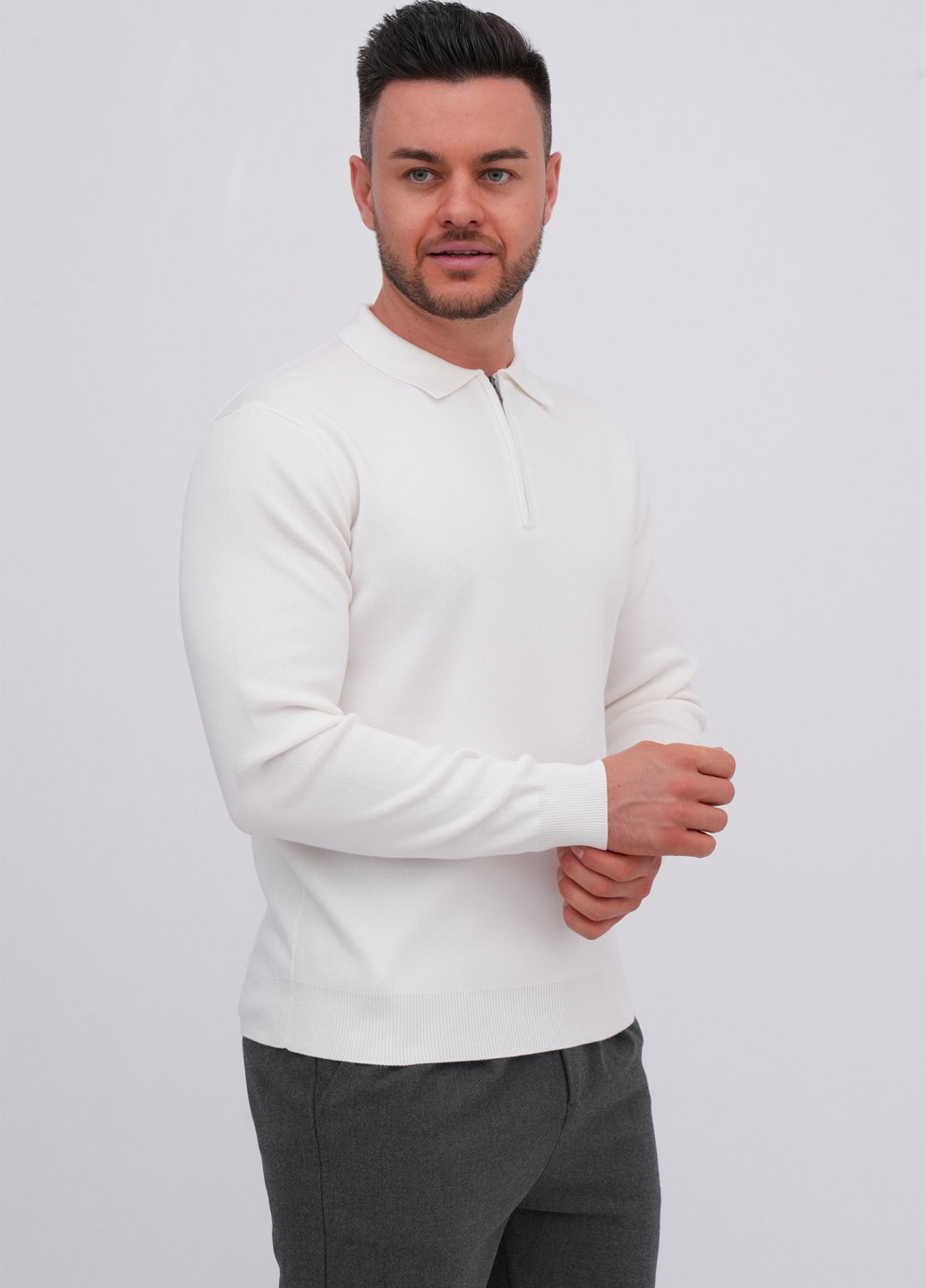 Білий демісезонний светр K.O.R