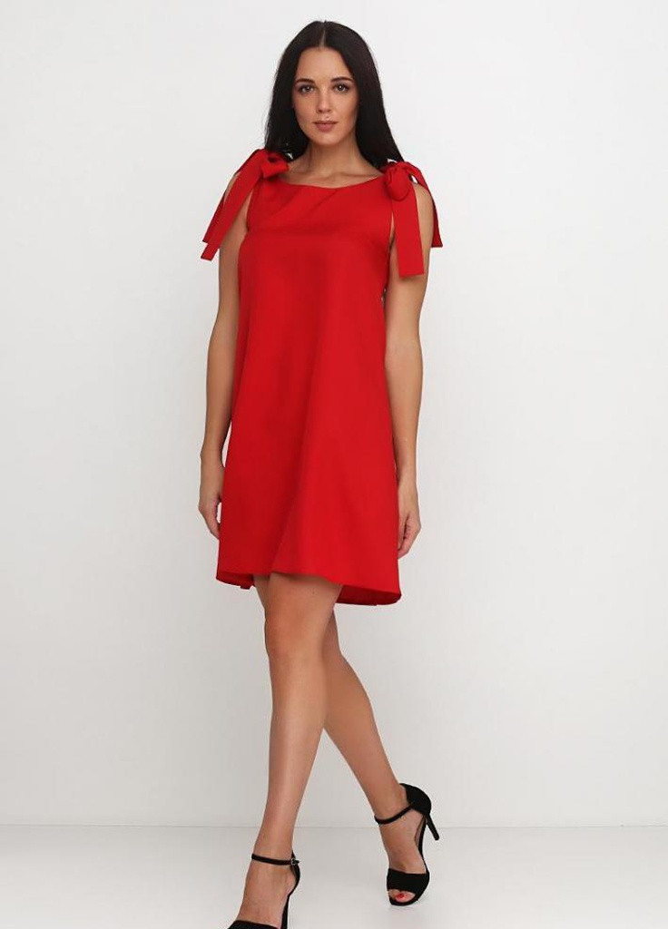 Красное кэжуал легкое свободное платье-трапеция с бантами на плечах lucky красный Podium однотонное