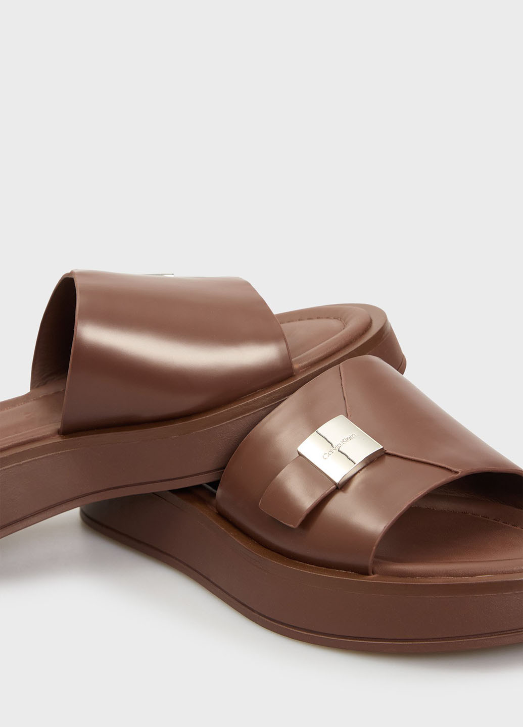 Коричневые шлепанцы Calvin Klein с логотипом