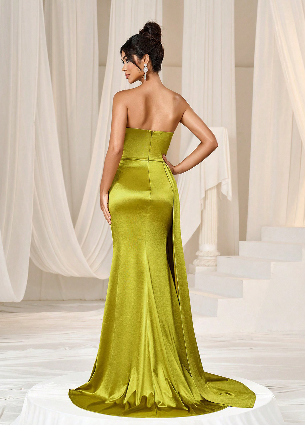 Оливкова вечірня сукня з відкритими плечима, зі шлейфом SHEIN однотонна