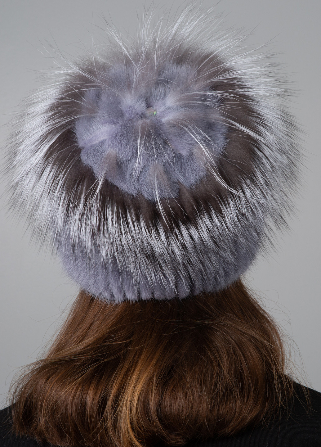 Жіноча шапка із в'язаного хутра норки з прикрасою із хутра чорнобурки Меховой Стиль звездочка (254800506)