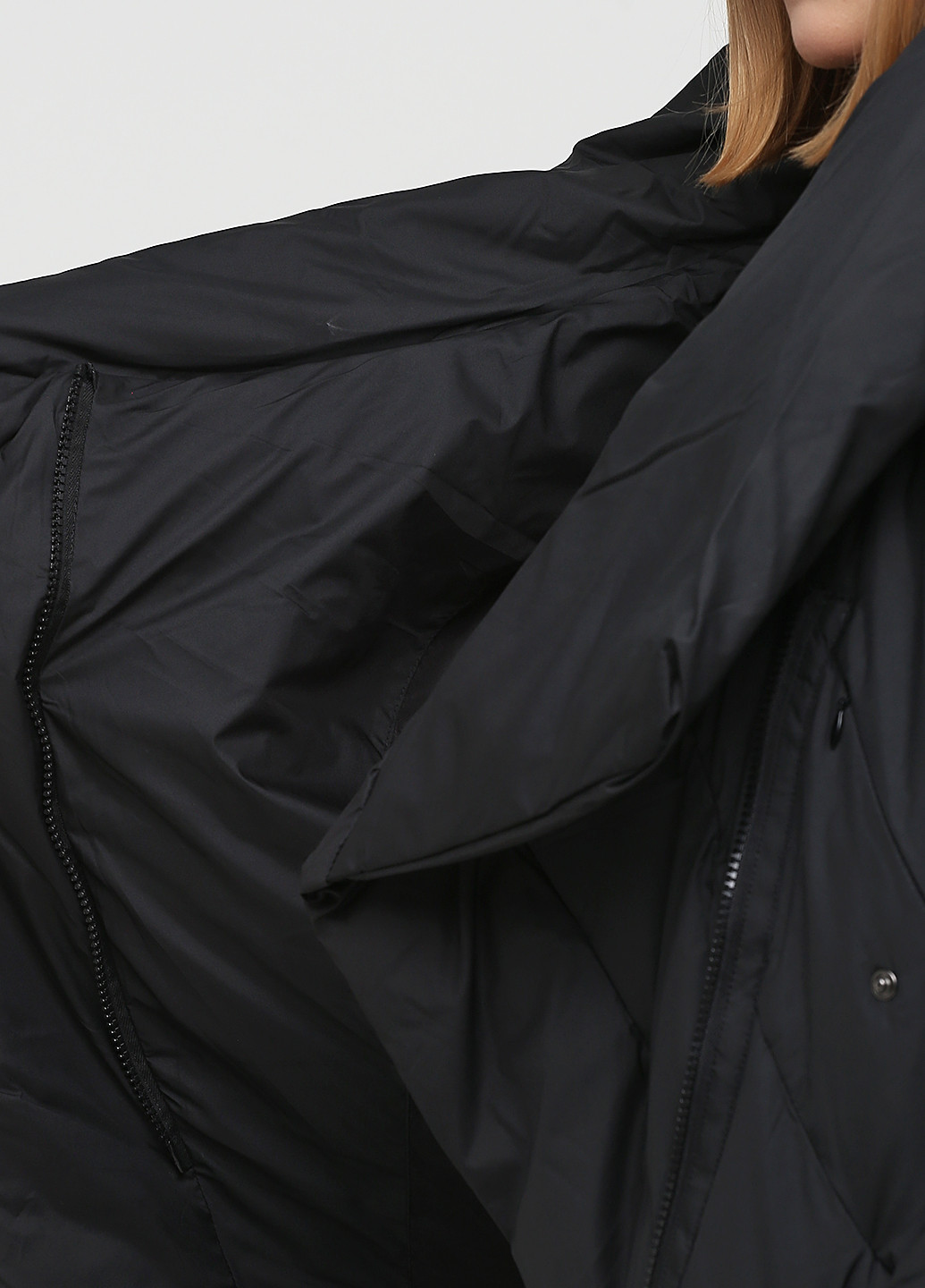 Чорна зимня куртка Tongcoi