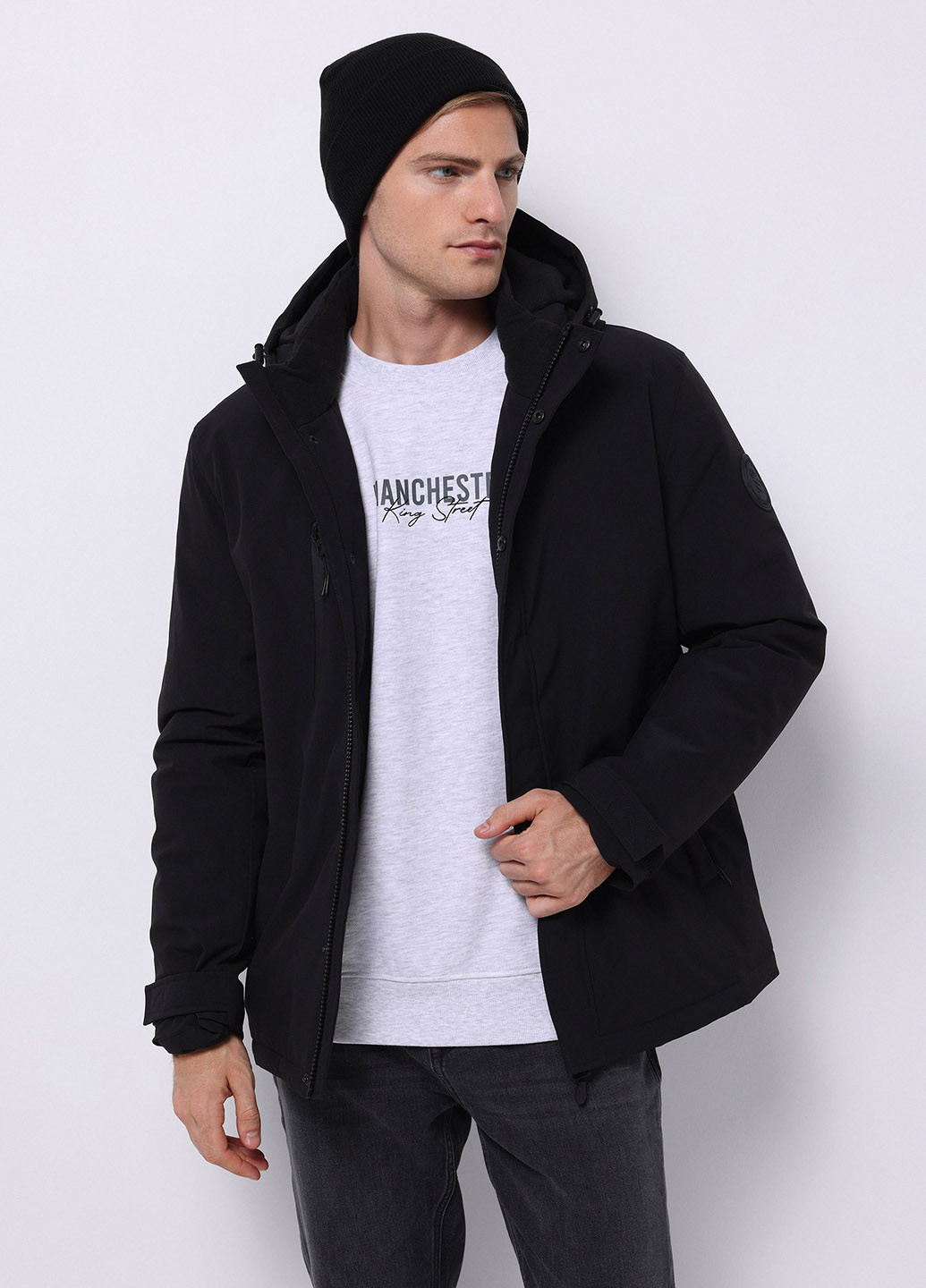 Чорна зимня куртка Colin's