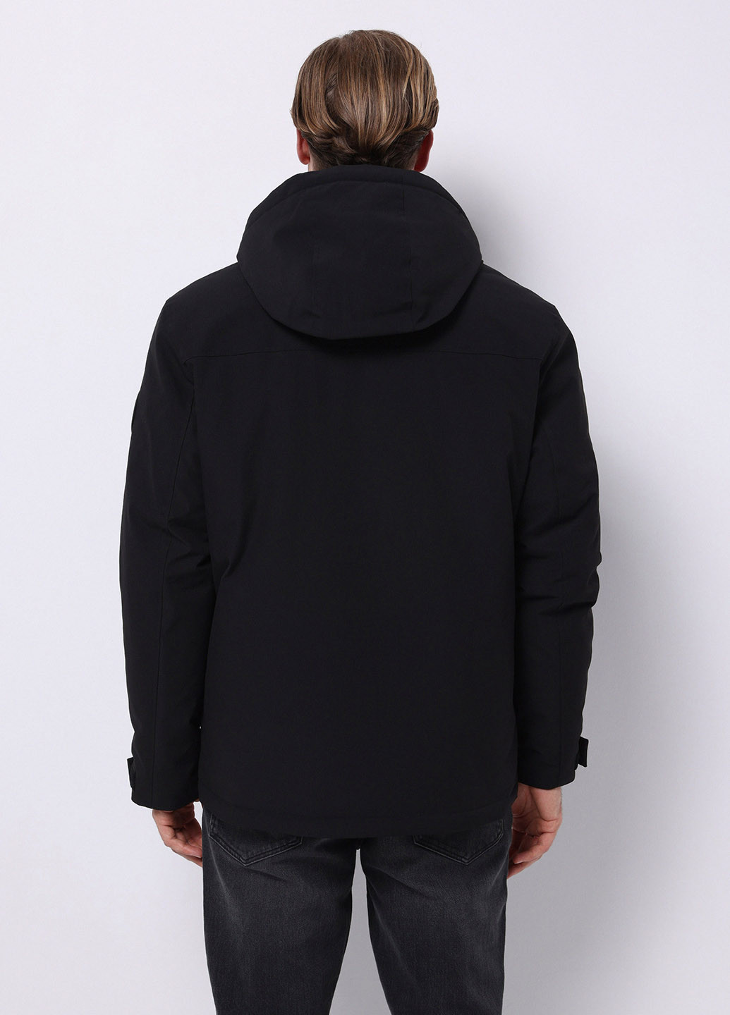 Чорна зимня куртка Colin's