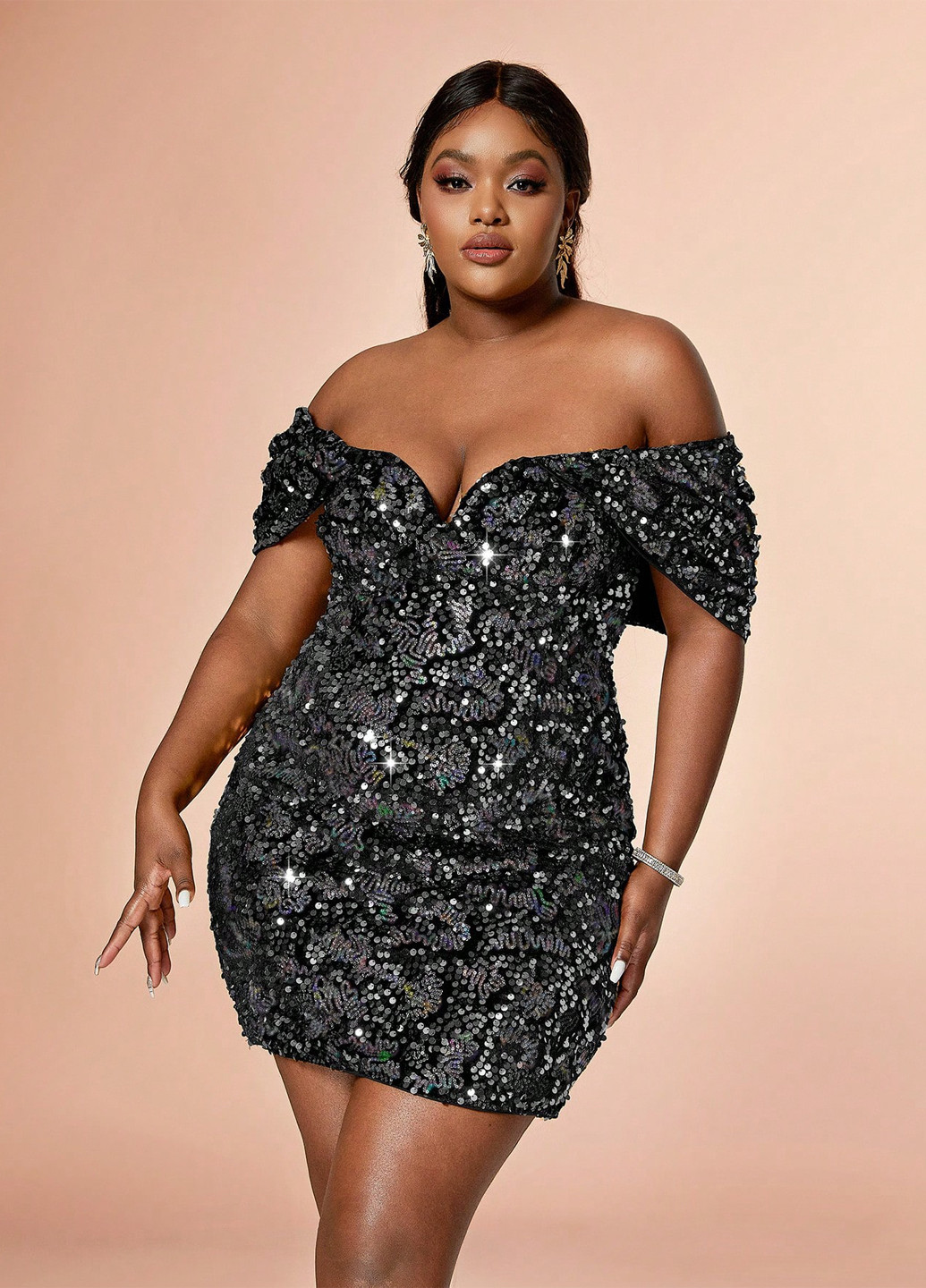 Черное коктейльное, вечернее платье с открытыми плечами, силуэтная SHEIN однотонное