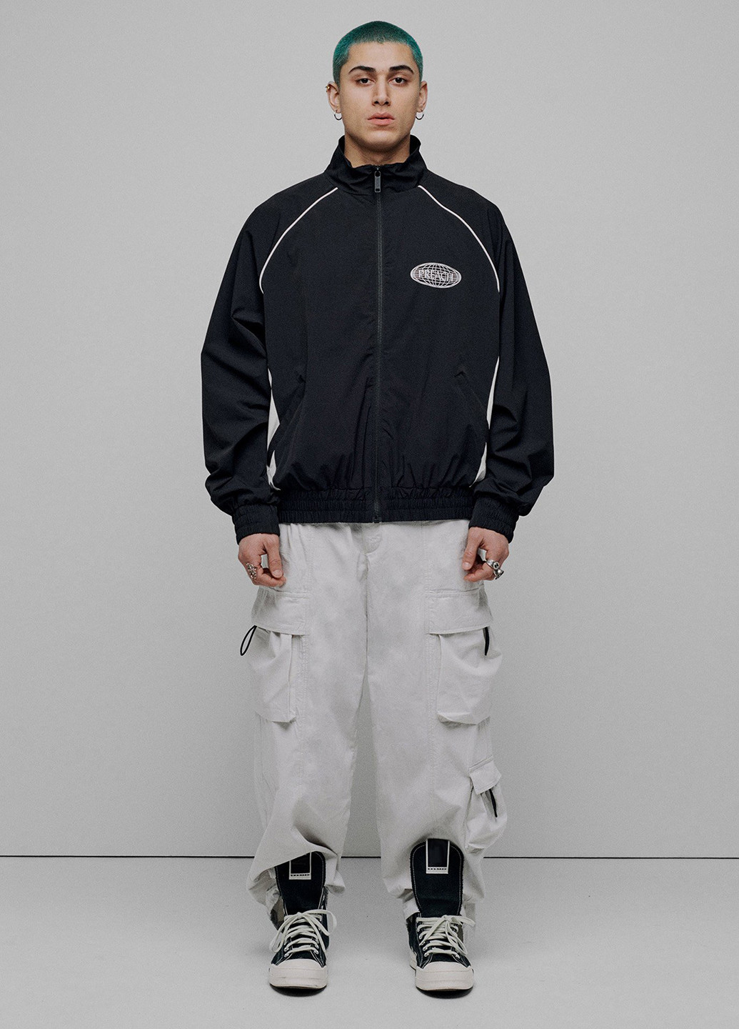 Чорна демісезонна вітровка Preach