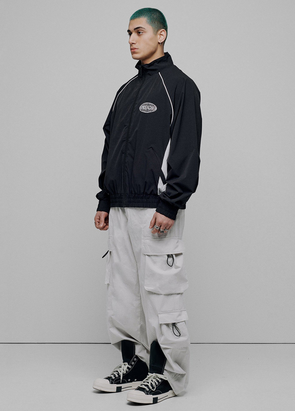 Чорна демісезонна вітровка Preach