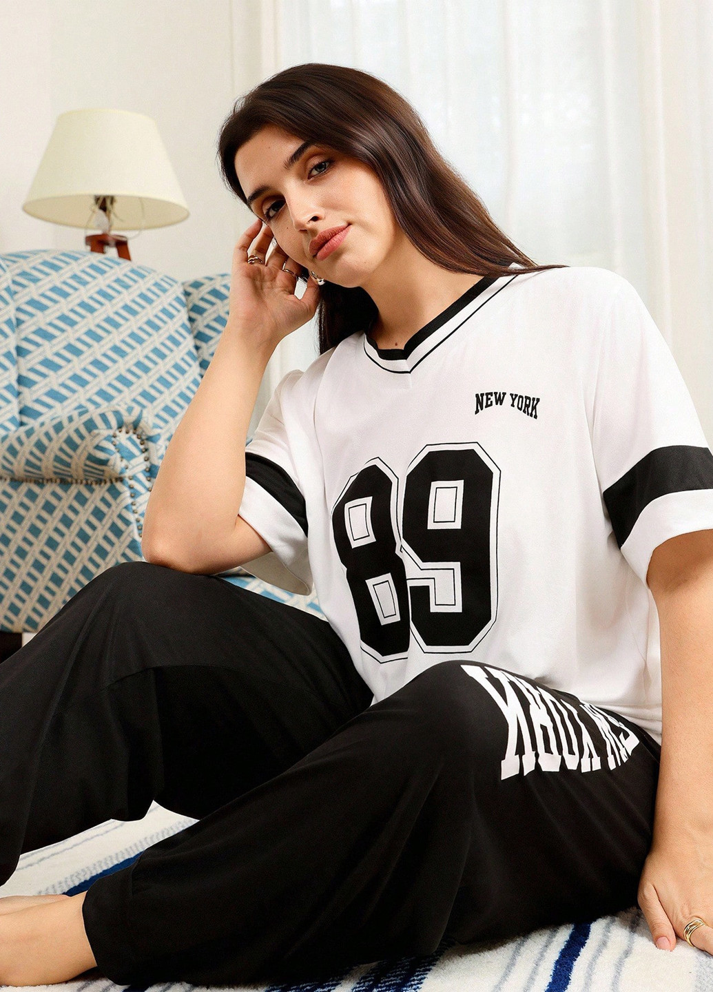 Черно-белый демисезонный комплект (футболка, брюки) SHEIN