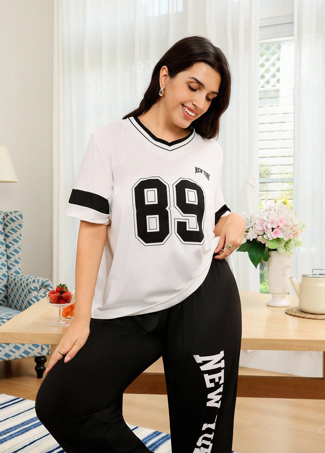 Черно-белый демисезонный комплект (футболка, брюки) SHEIN