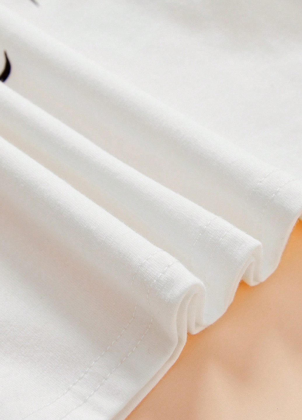 Белая летняя футболка SHEIN