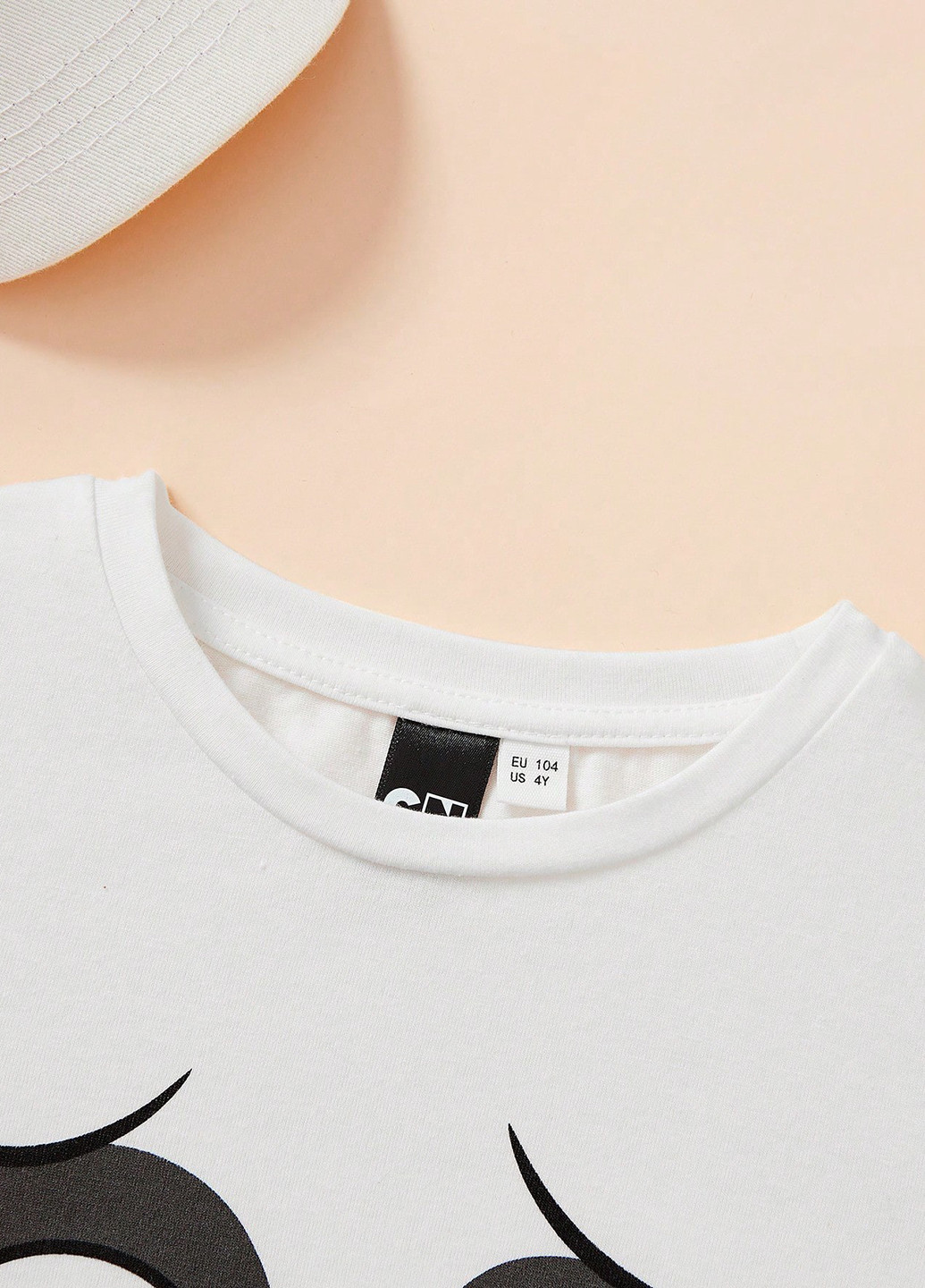 Белая летняя футболка SHEIN