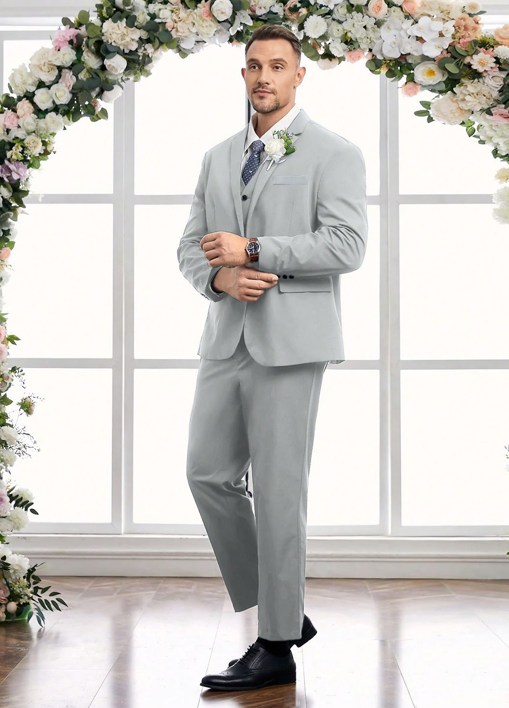 Светло-серый демисезонный костюм (пиджак, брюки, жилет) тройка SHEIN