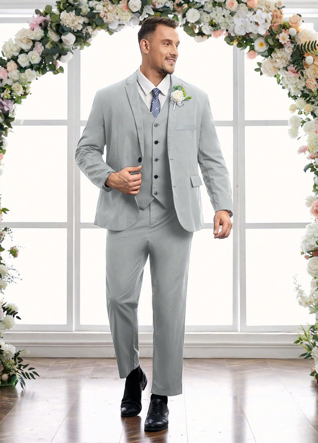 Светло-серый демисезонный костюм (пиджак, брюки, жилет) тройка SHEIN