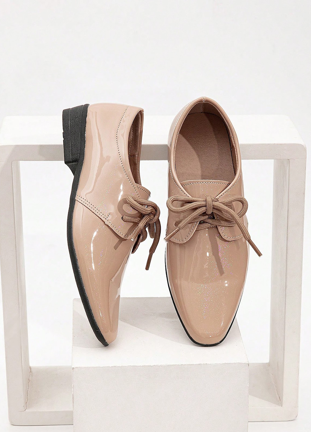 Бежевые туфли на низком каблуке SHEIN