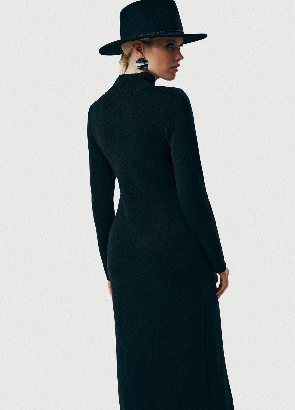 Чорна повсякденний чорна сукня з розрізом Gepur однотонна