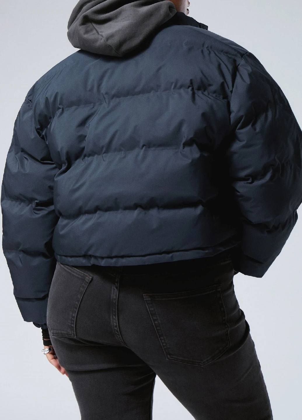 Темно-синяя зимняя куртка H&M