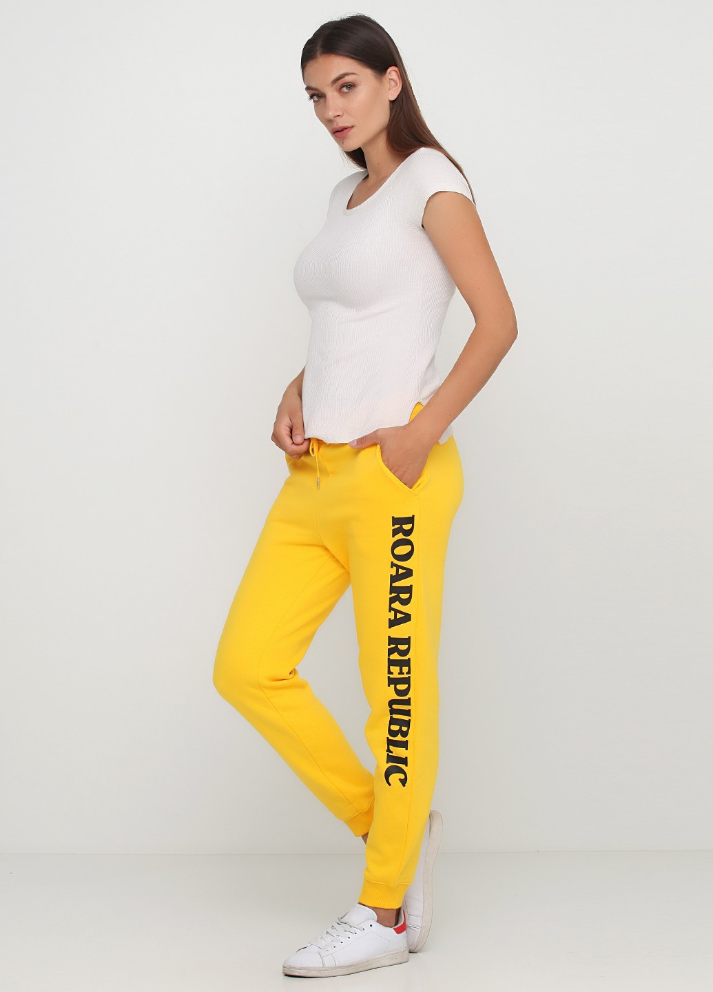 Желтые демисезонные брюки H&M