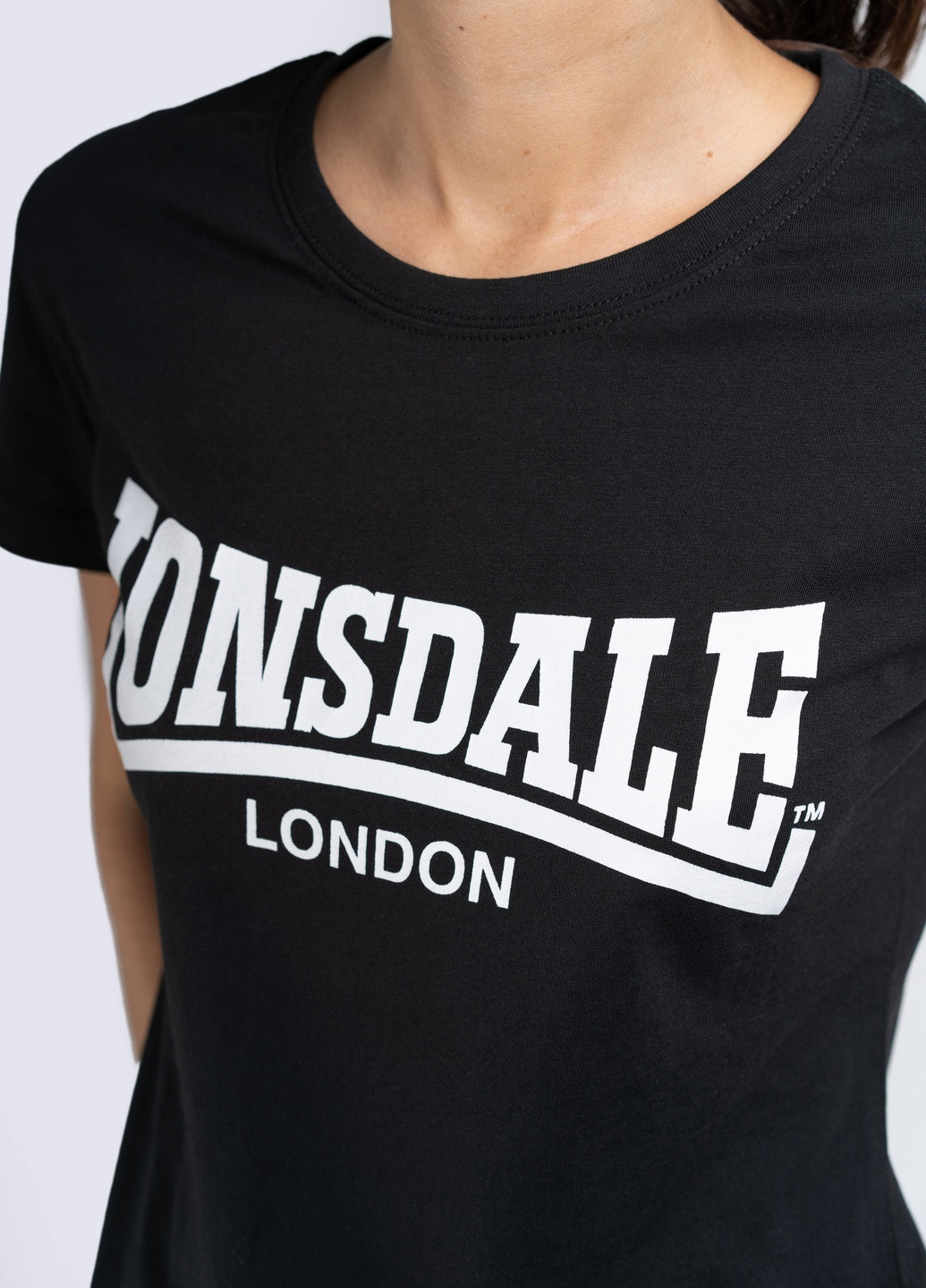 Чорна всесезон футболка Lonsdale CARTMEL