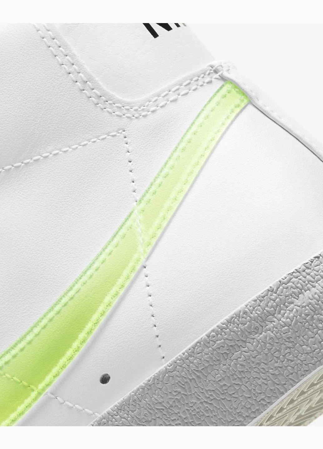 Білі всесезонні кросівки dj3050-100 Nike Blazer Mid '77 Essential