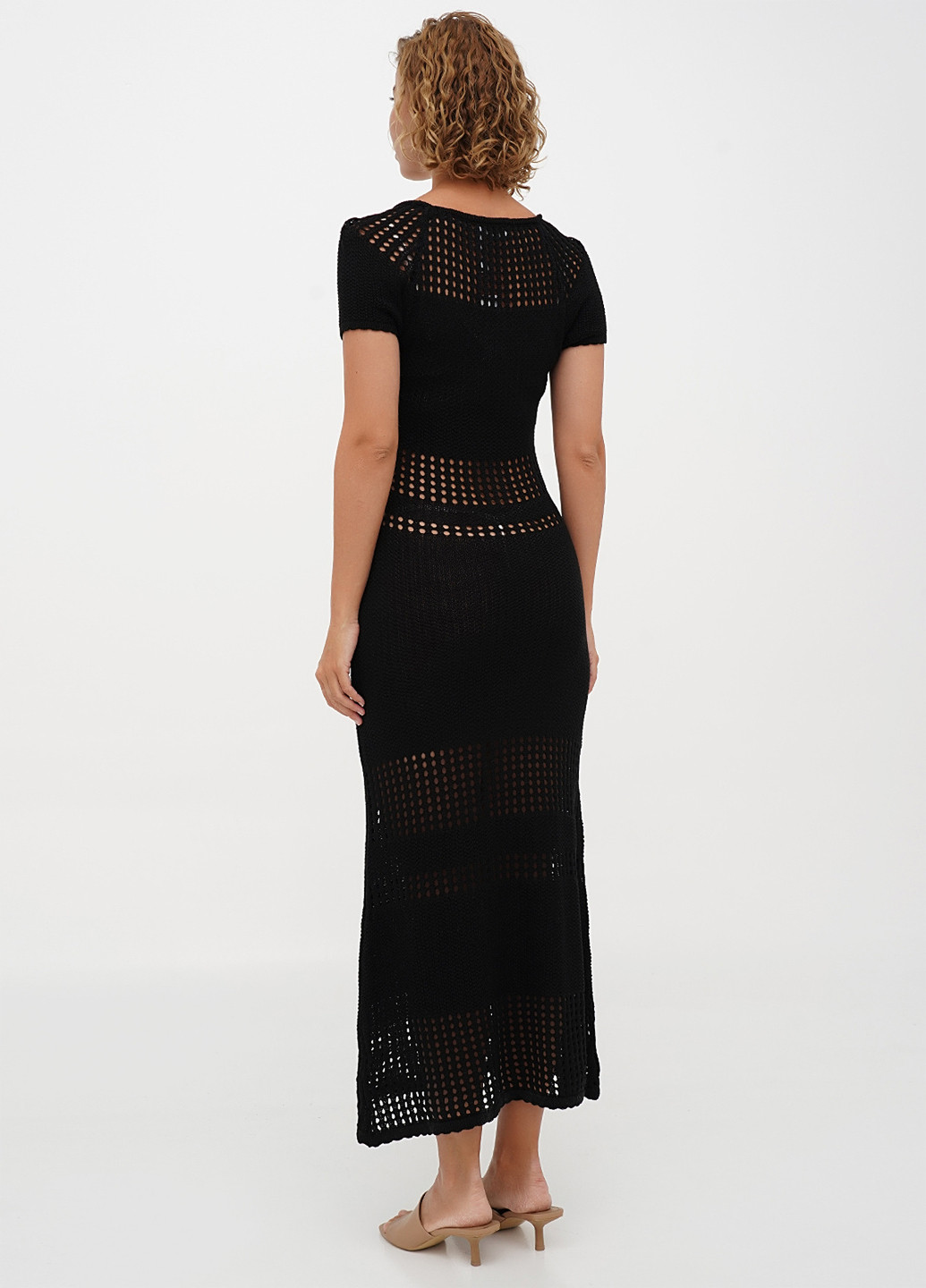 Черное кэжуал платье силуэтная EQUILIBRI однотонное