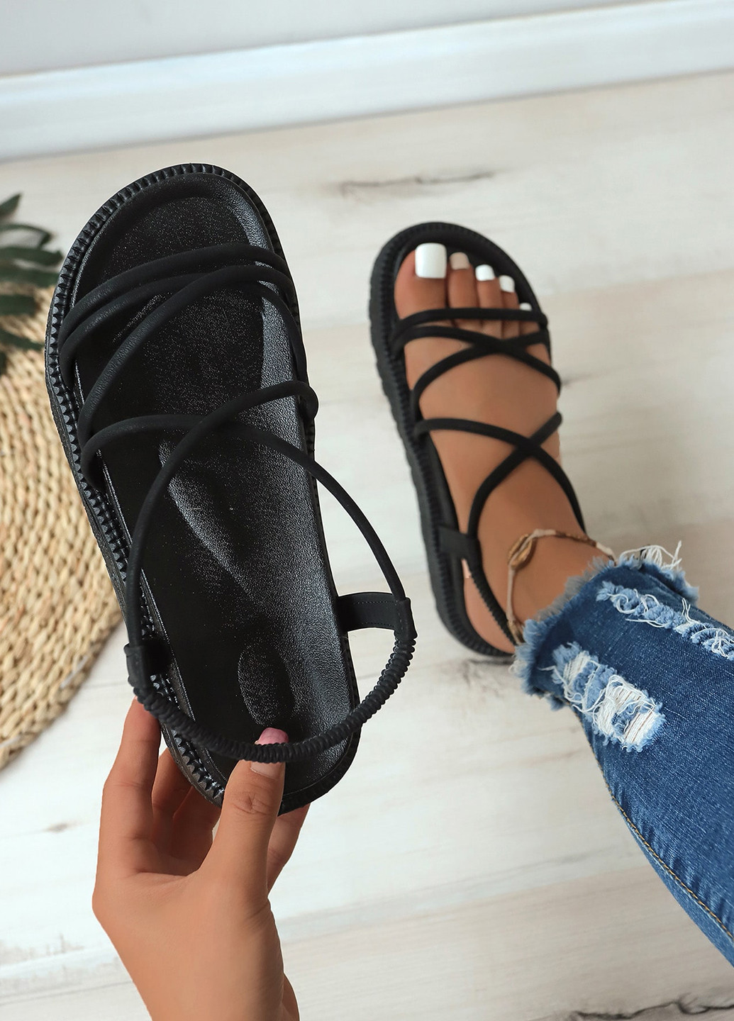 Черные босоножки SHEIN на резинке