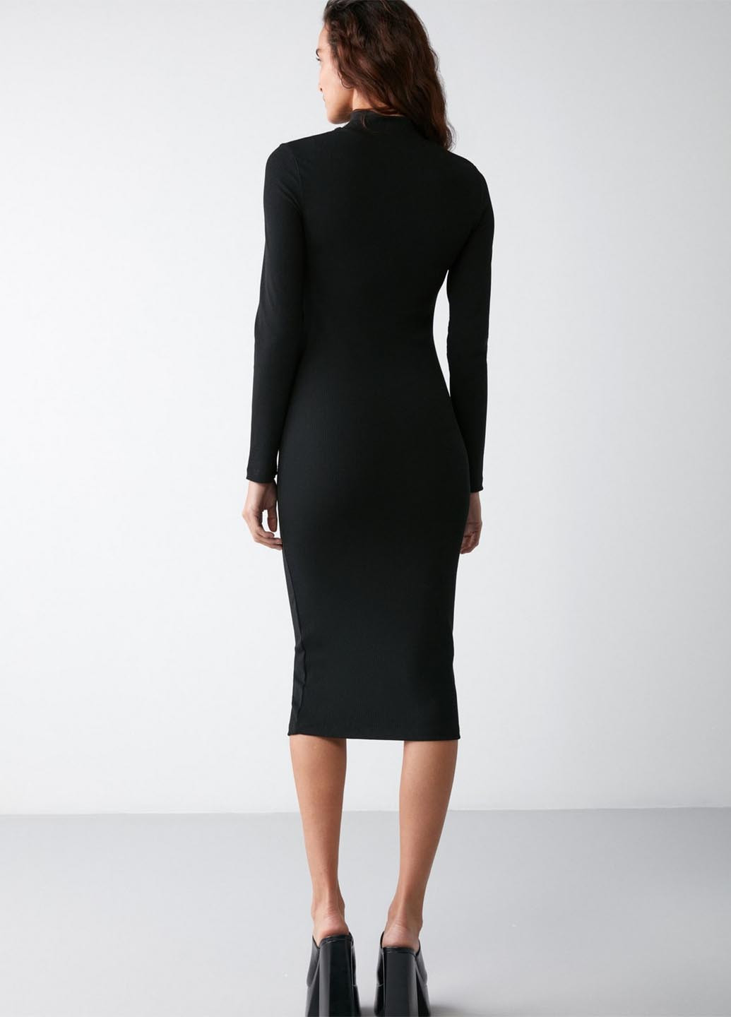 Чорна кежуал сукня силуетна Grimelange однотонна