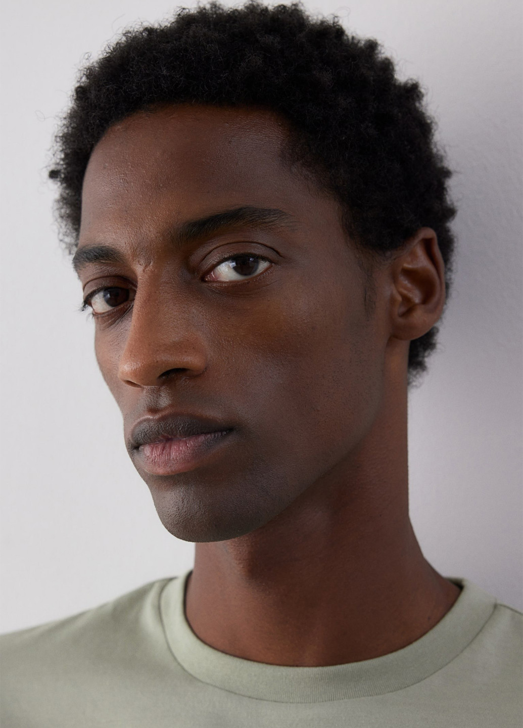 Серо-зеленая футболка H&M