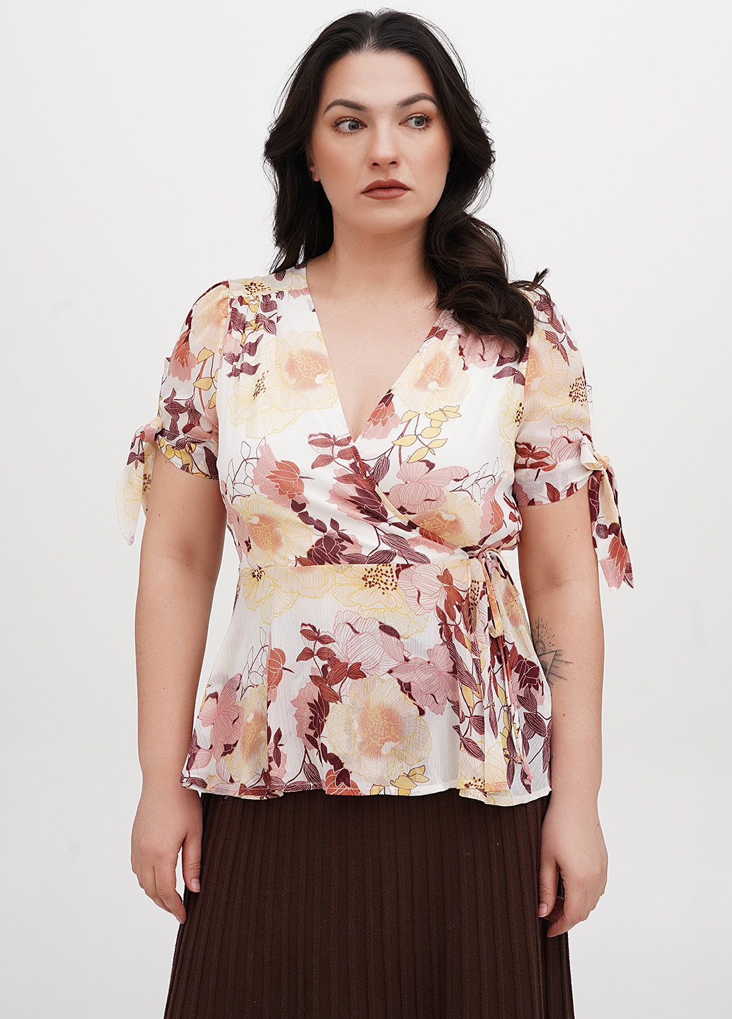 Біла блуза на запах Blue Rain