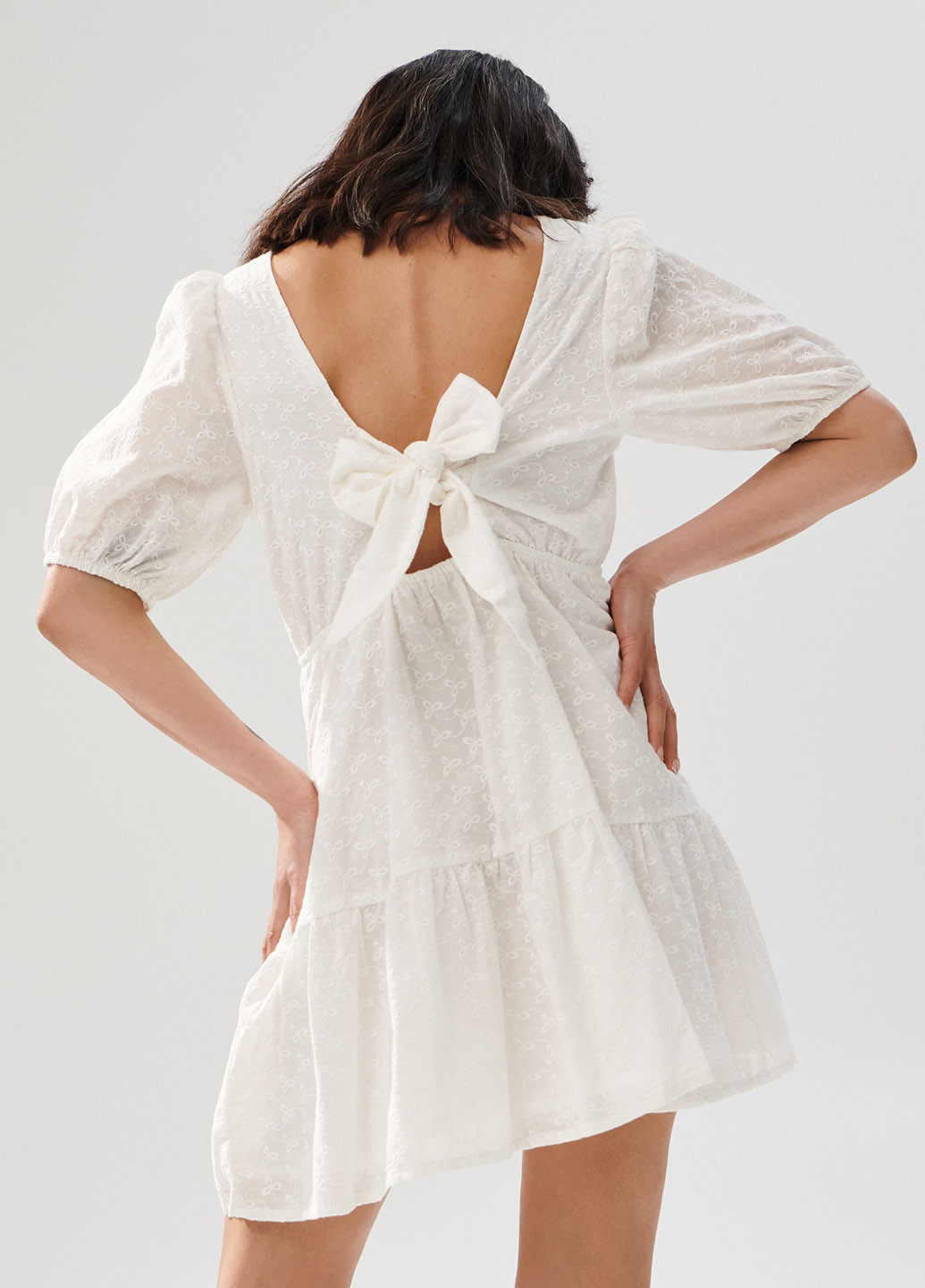 Білий кежуал сукня з відкритою спиною Sinsay однотонна