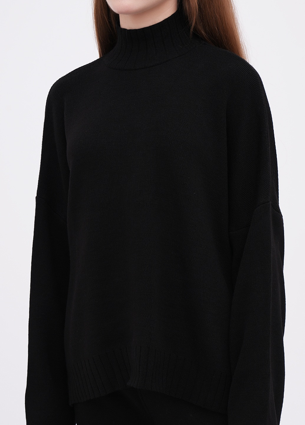 Черный зимний свитер EQUILIBRI