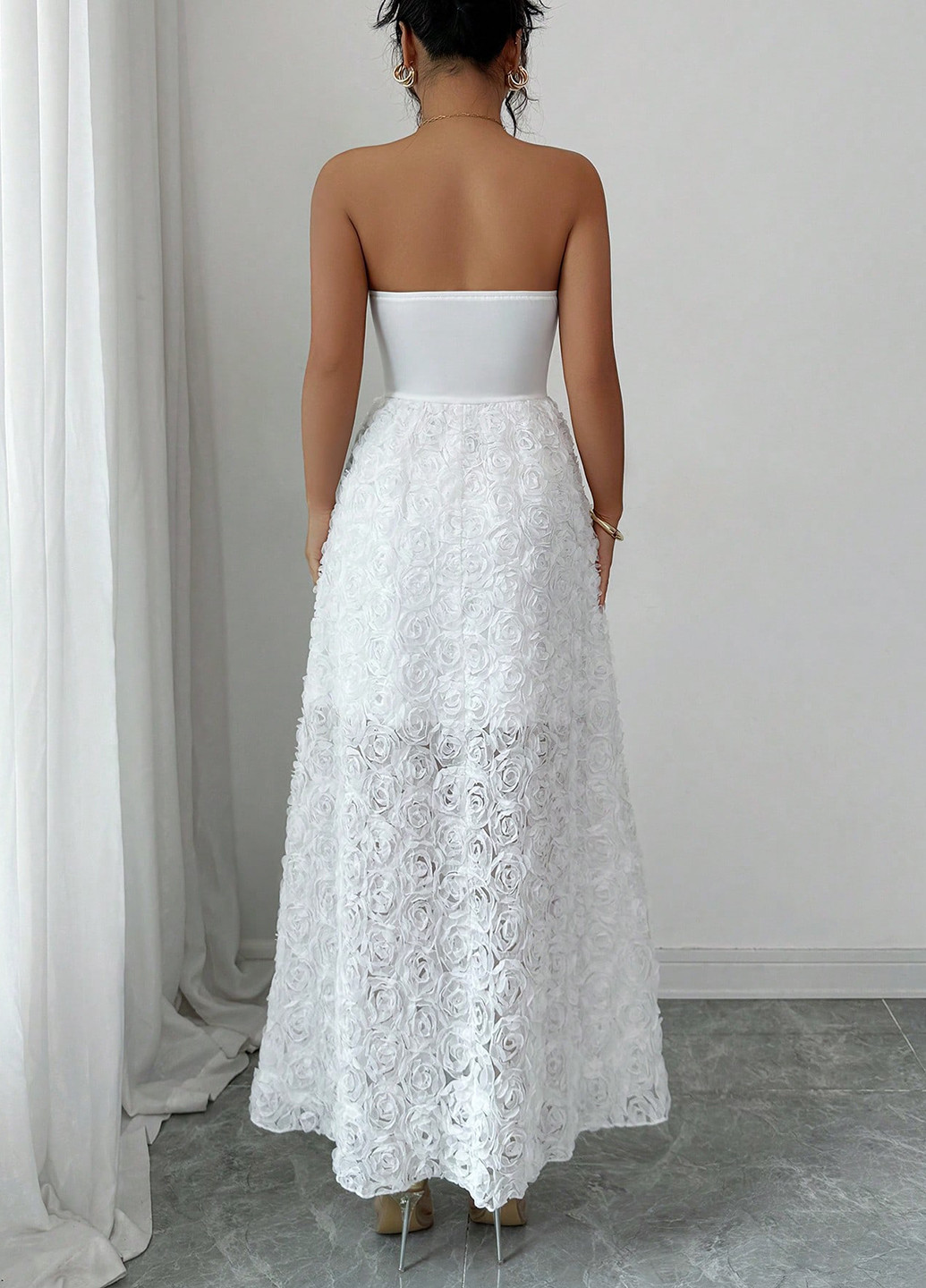 Белое праздничный, вечернее платье клеш, с открытыми плечами, бандо, с открытой спиной SHEIN однотонное