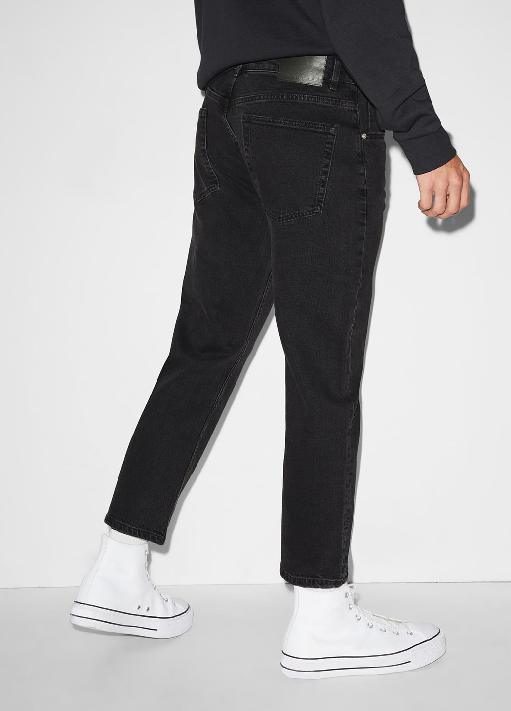 Черные демисезонные укороченные джинсы C&A