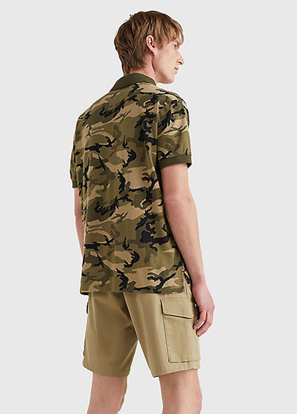 Оливковая (хаки) футболка-поло для мужчин Tommy Hilfiger с камуфляжным принтом