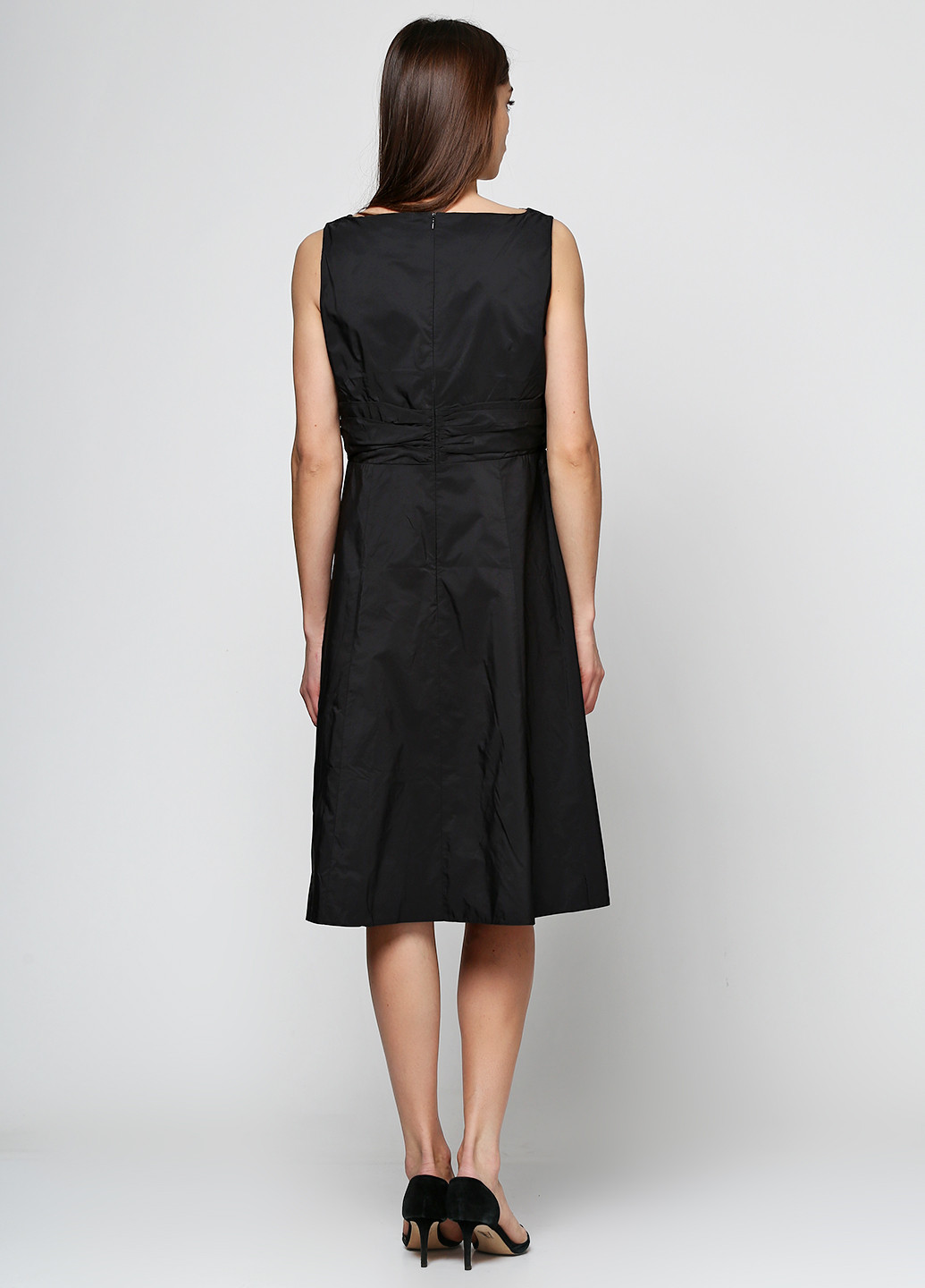 Черное коктейльное платье Vera Mont однотонное