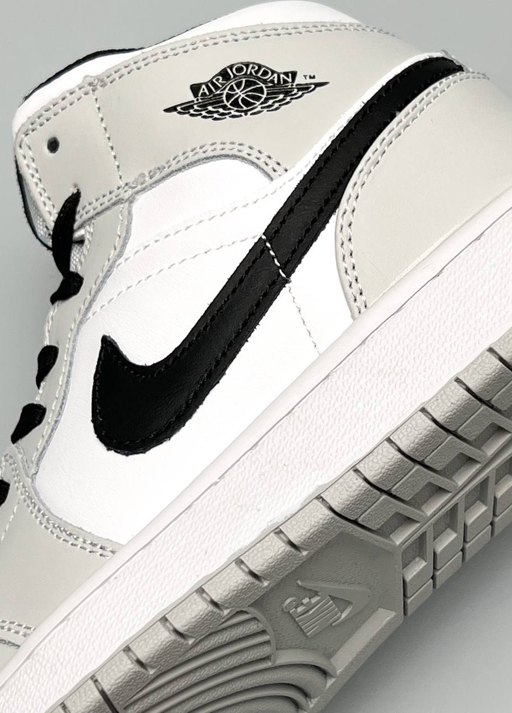 Цветные всесезонные кроссовки Nike Air Jordan High Gray Black