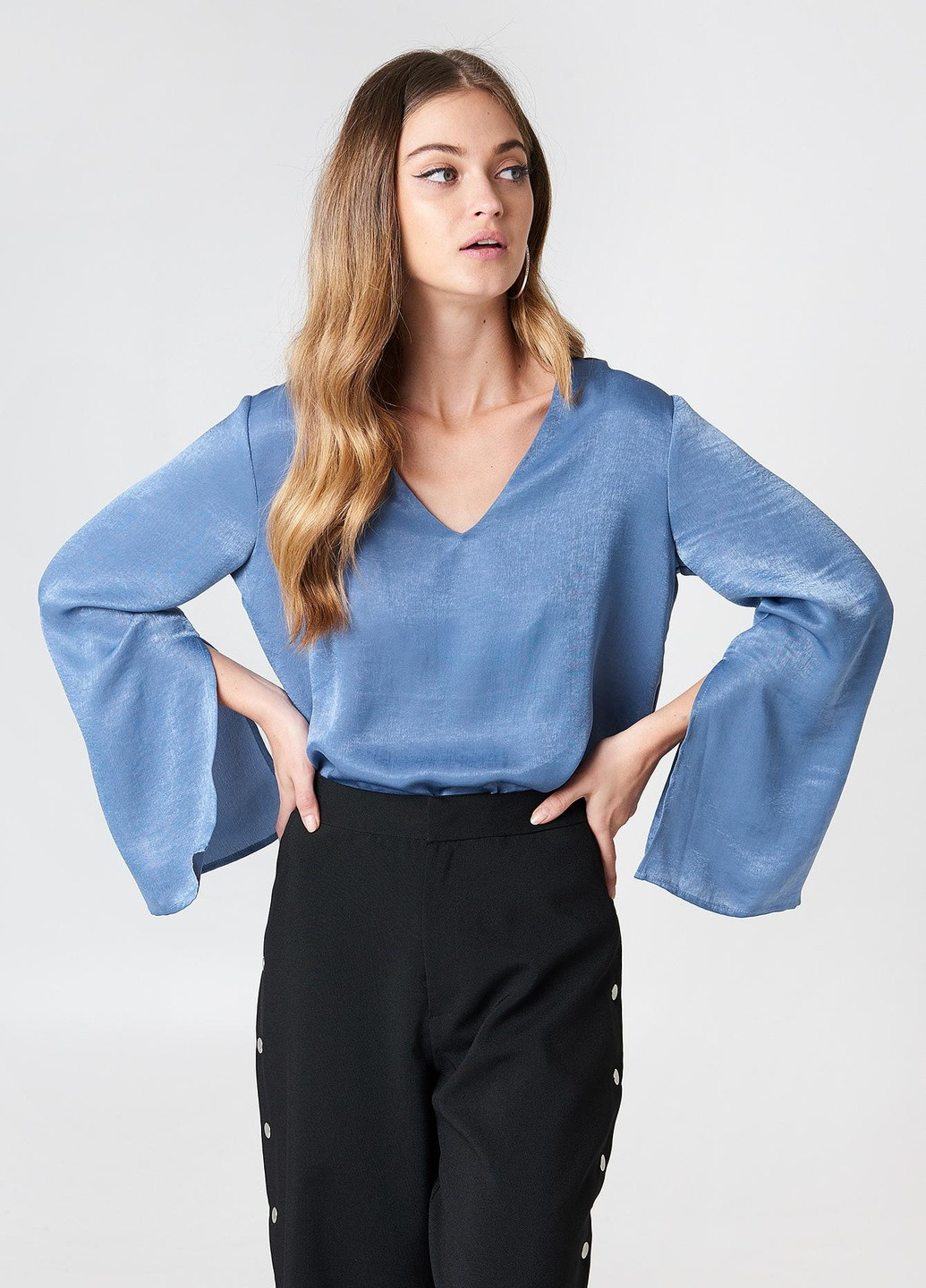 Блакитна блуза NA-KD