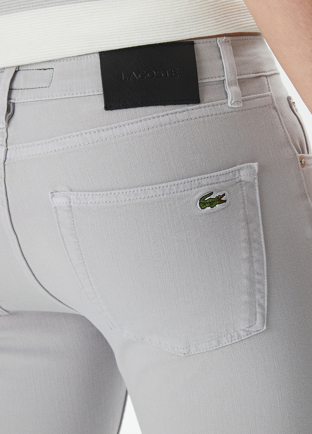 Серые кэжуал демисезонные зауженные брюки Lacoste